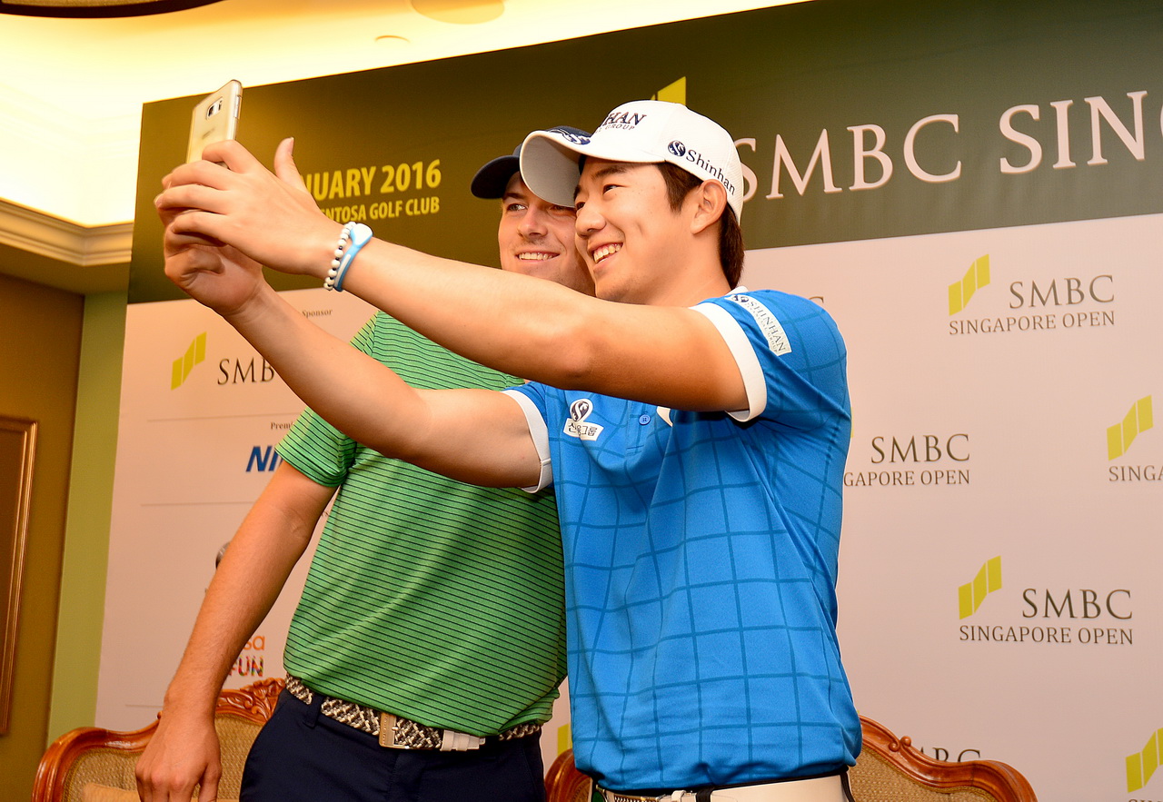 SINGAPORE, Singapore : This handout photo taken and released by Lagardere Sports on February 1, 2016 shows (L_R) Jordan Spieth of USA and Younghan Song of Korea during the final round of the Singapore Open at the Sentosa Golf Club in Singapore. Pic By / Khalid Redza / Lagardère Sports
