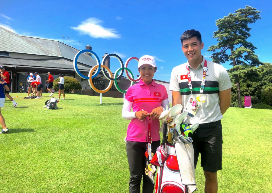 Tiffany Chan bersama Aaron Chu, kedi dan pelatih pribadinya menjelang Olimpiade Tokyo 2020.