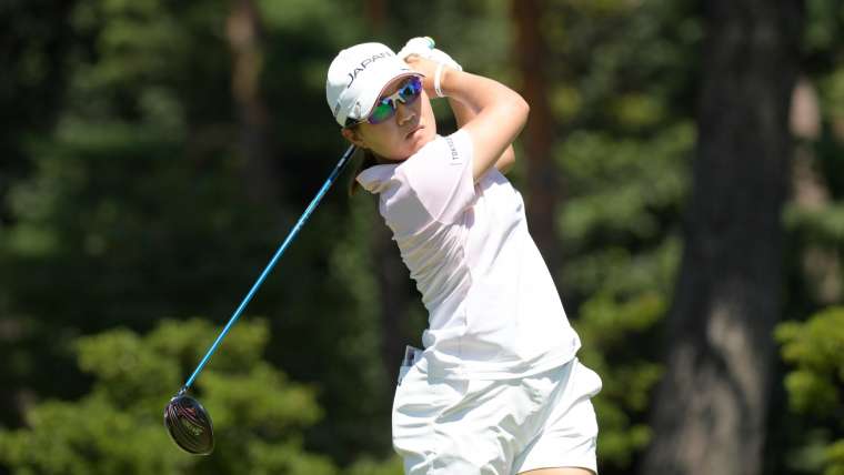 Nasa Hataoka pada putaran ketiga Olimpiade Tokyo 2020.