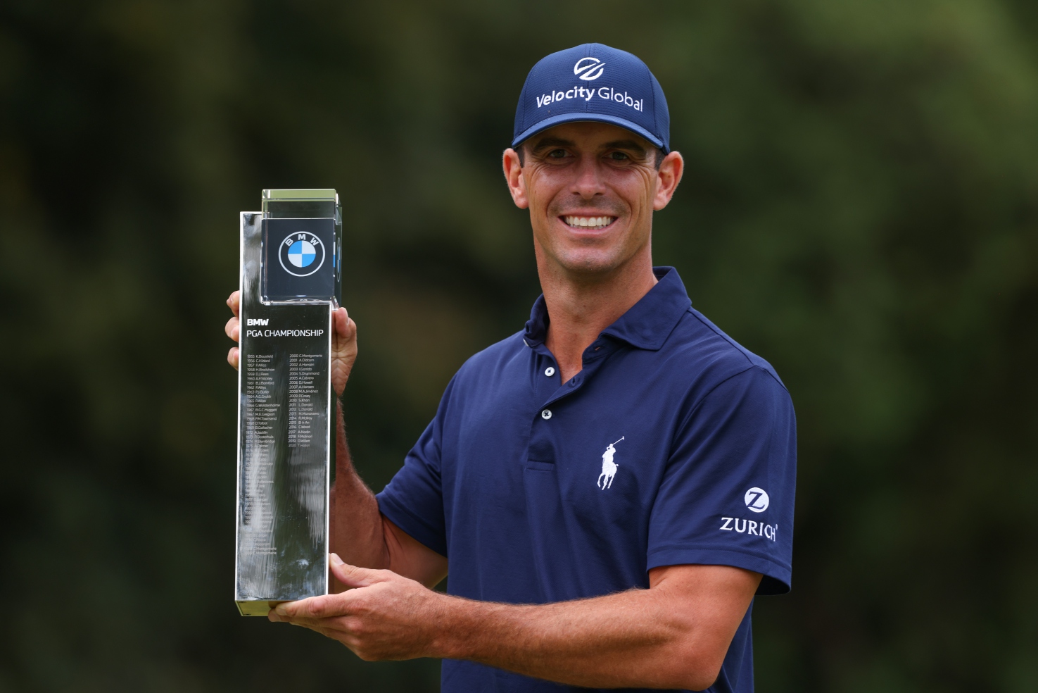 Billy Horschel dengan trofi BMW PGA Championship.