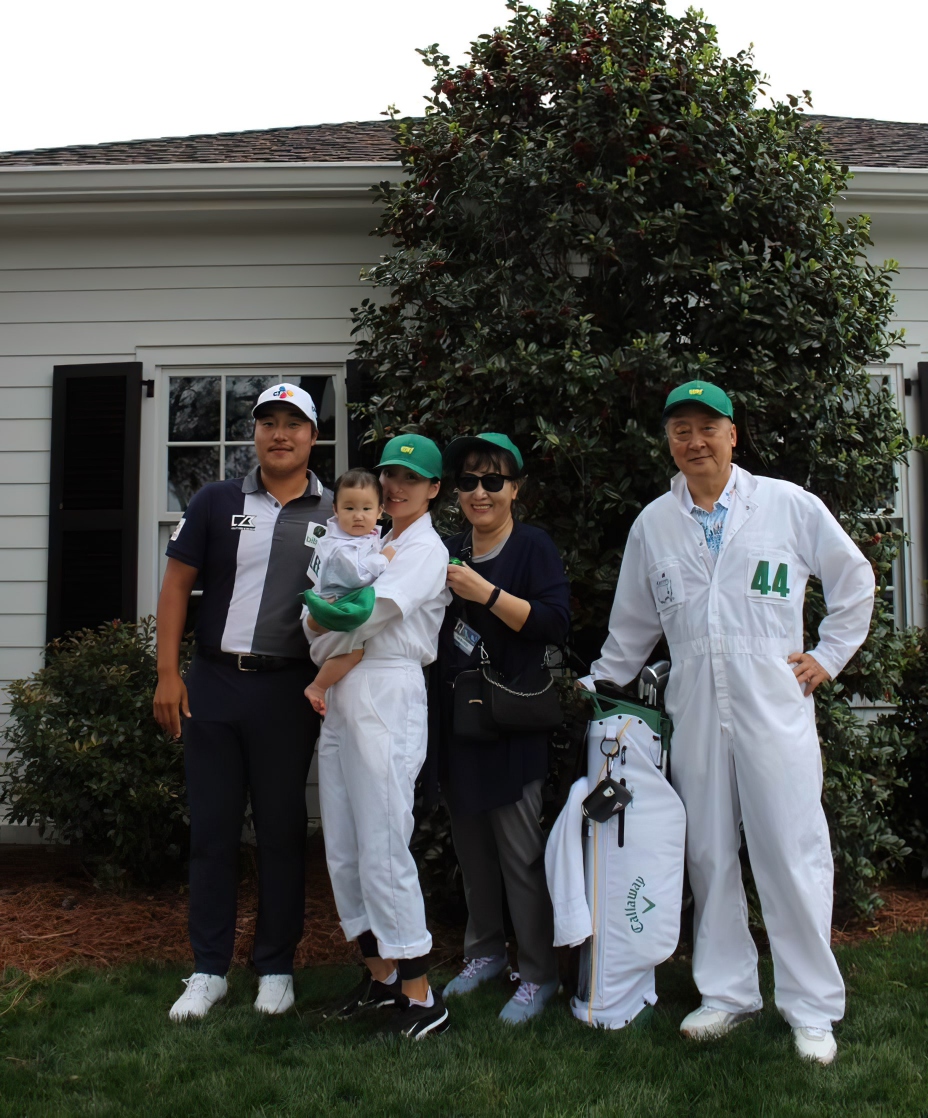 Lee Kyounghoon dan keluarganya di Augusta National 2022.