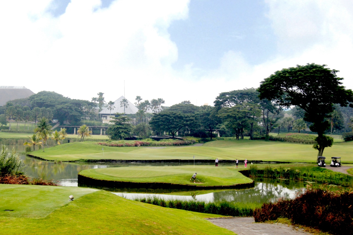 Hole 12 par 3, Ciputra Golf, Club & Resto Surabaya.