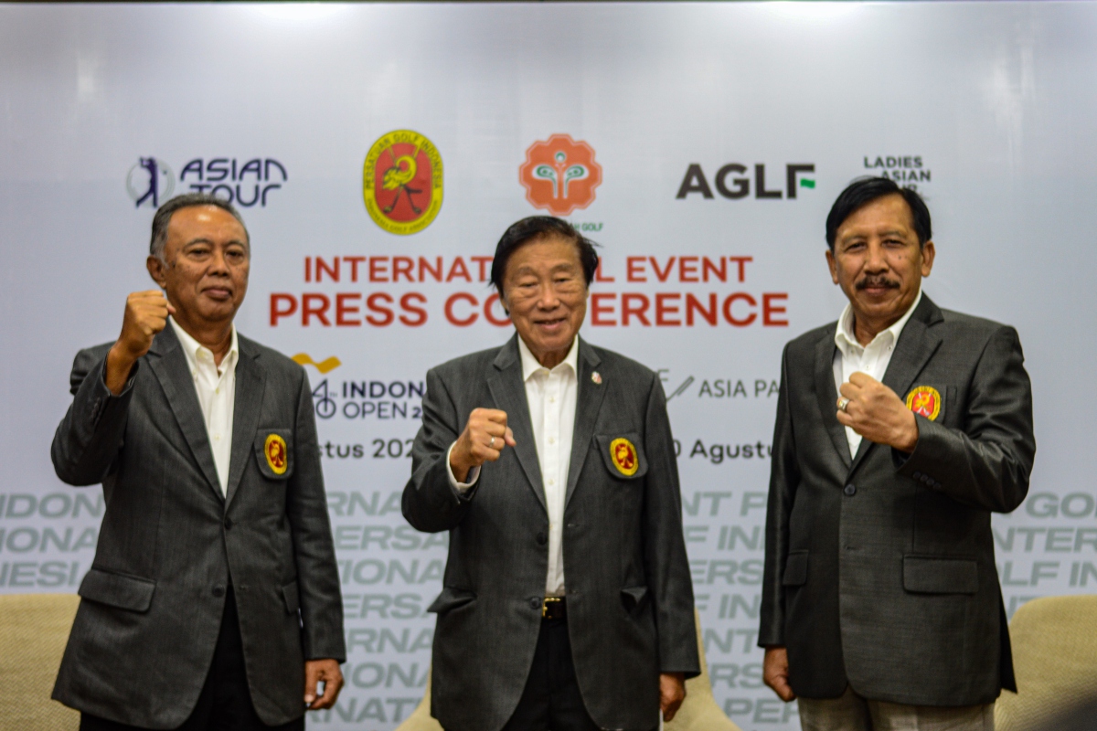 I Gusti Putu Gede, Murdaya Widyawimarta, dan Agus Suhartono, PB PGI.