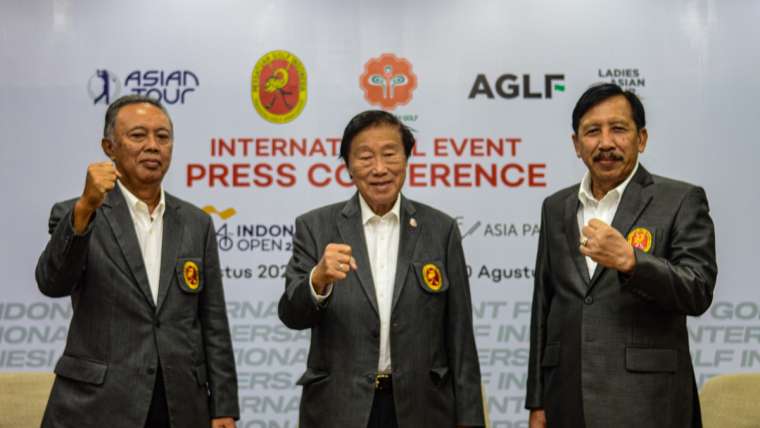 I Gusti Putu Gede, Murdaya Widyawimarta, dan Agus Suhartono, PB PGI.