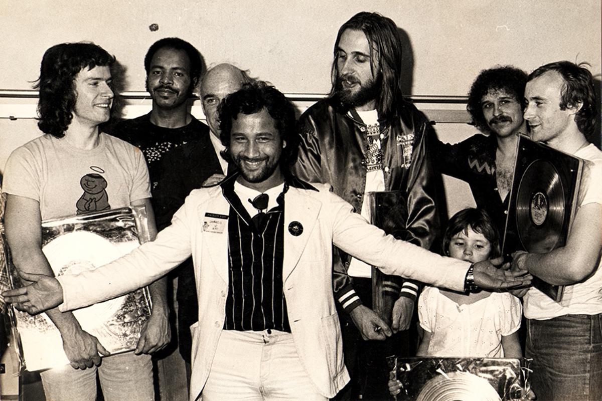 Dennis Kloeth dan Genesis.