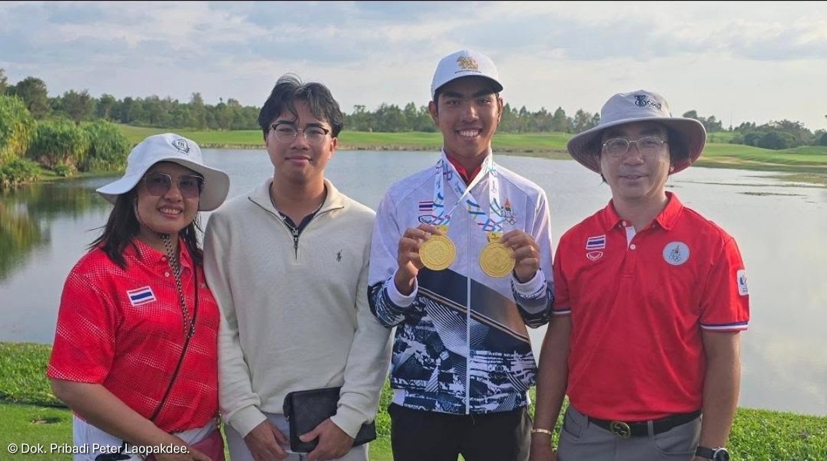 Fifa Laopakdee dan Keluarga.